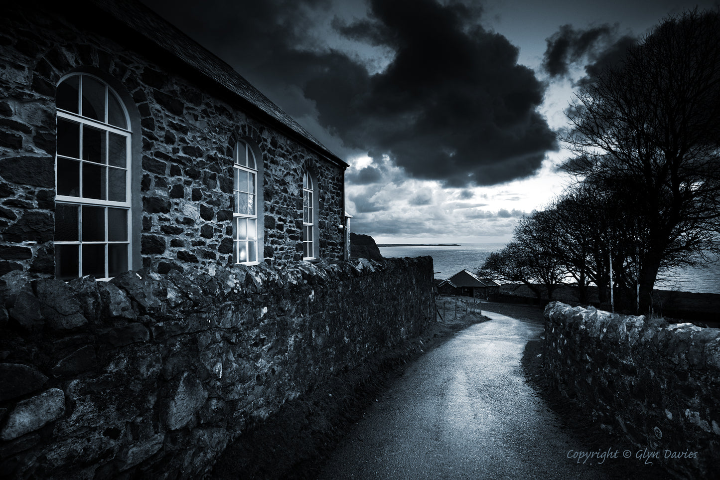 "Golau ym Mhen Draw'r Ffordd" (Light at the End of the Road) Nant Gwrtheyrn