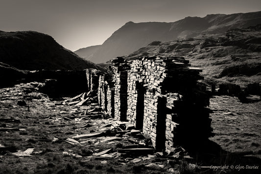 "Gentle Light in a Tough Place" Chwareli Rhosydd
