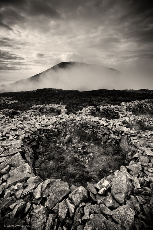 "Room With a View" Tre'r Ceiri, Llyn