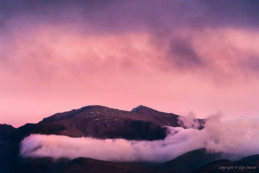 "Mae'r Draig yn Cysgu" Yr Wyddfa (The Dragon Sleeps)